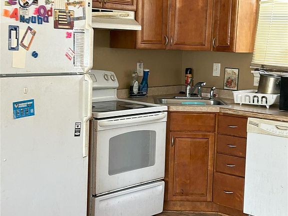 4th image of 929 Clearfield Dr