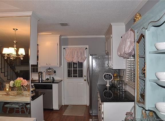 5th image of 811-5 Jamestown Dr #5