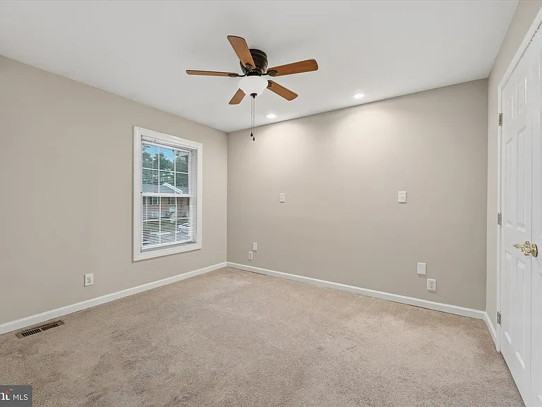 129 N Duke Dr — Photo 17