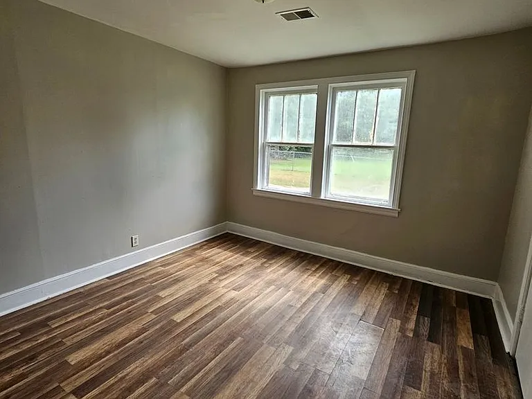 202 Crawford Rd — Photo 12