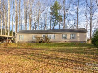 70 Peaceful View Trl, Hendersonville, NC 28792