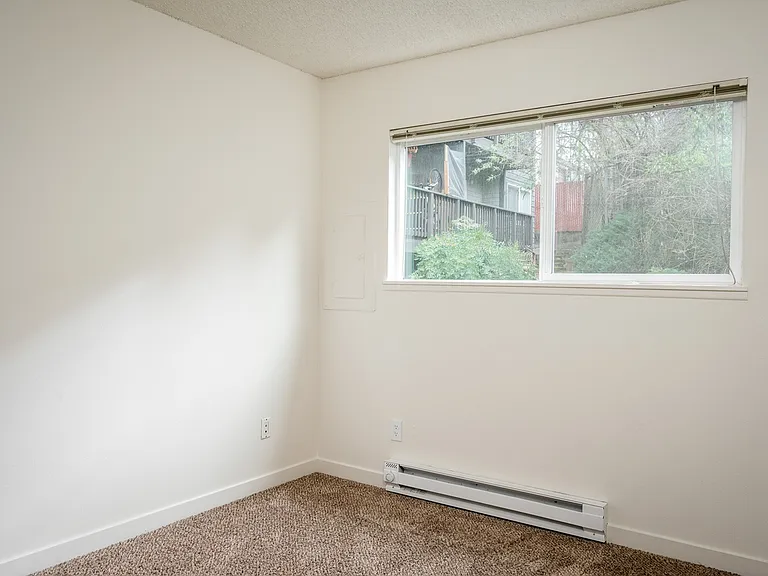 Creston Villa — Photo 11
