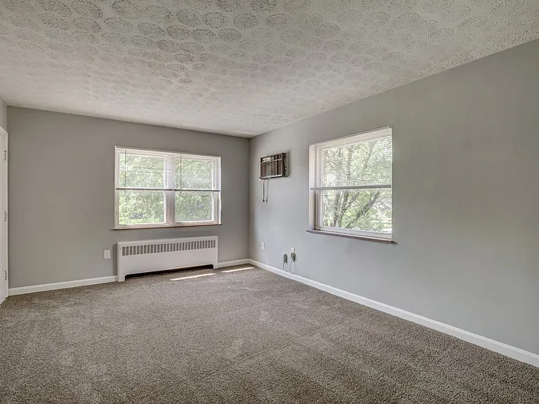 1672 Llanfair Ave #3 — Photo 6
