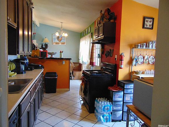 4th image of 1101 Holly Dr