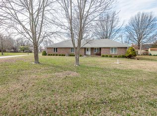 1183 Vineyard Dr, Nixa, MO 65714
