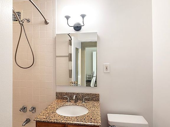4th image of 305 E 40th St APT 14V