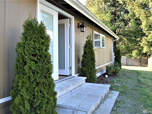 4th image of 702 Delta Ln SE