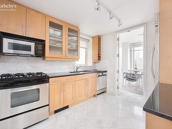3rd image of 401 E 60th St APT 14D