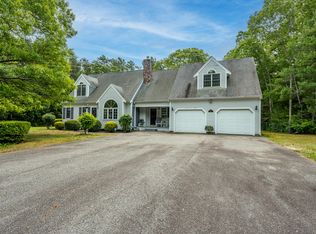 28 Luscombe Ln, Sandwich, MA 02563