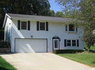 1630 Valley St NW, Cedar Rapids, IA 52405