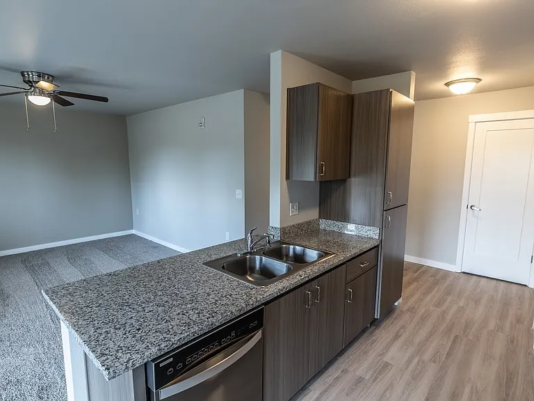 Evergreen Valley Apartments — Photo 23