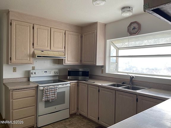 4th image of 7 Piping Rock Ln