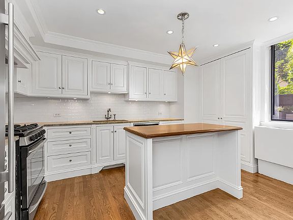 4th image of 140 Charles St #2DT