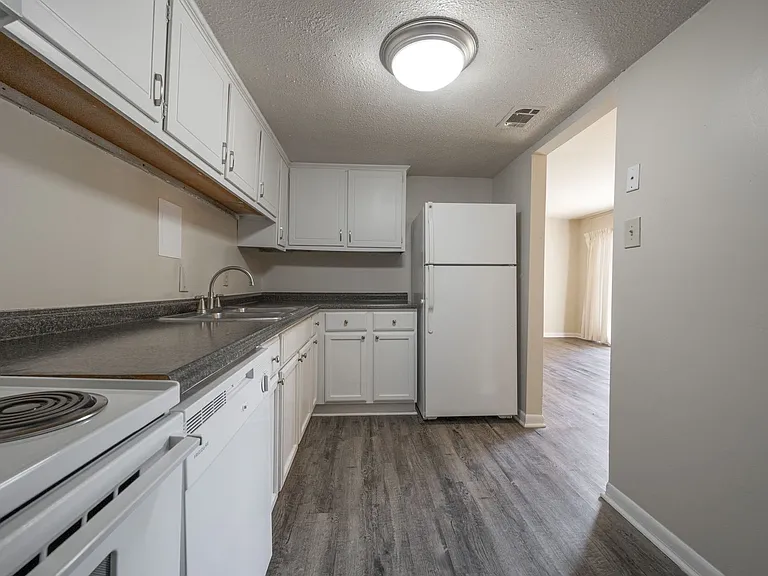 500 Umstead Dr #103-F — Photo 3