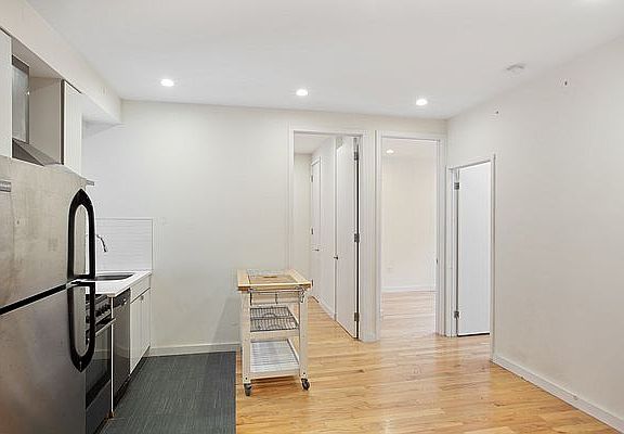 3rd image of 517 W 180th St APT 10