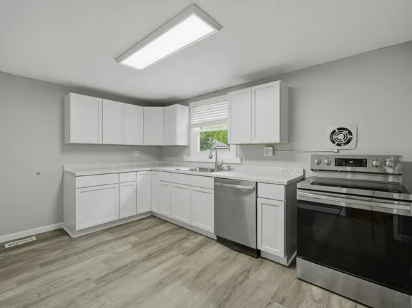 101 Douglas Ave, Liverpool, NY 13088