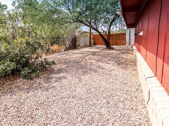 3rd image of 3799 E Foothills Dr #1B-1BA-750SQFT
