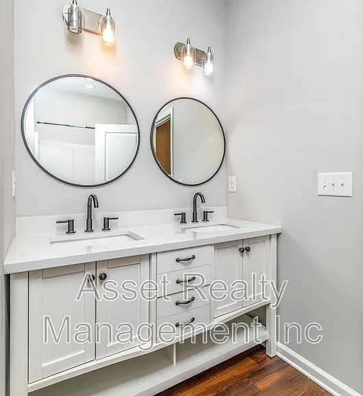 619 Midlake Dr NE — Photo 12
