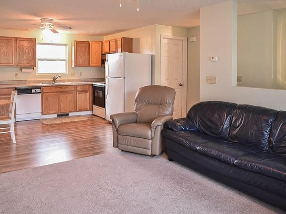 2nd image of 174 Hermann St