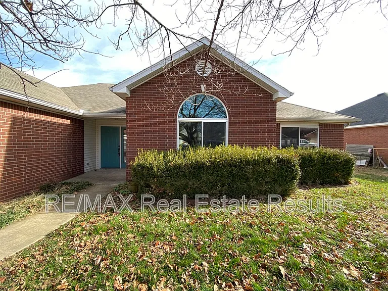 1601 S 24th Pl — Photo 1