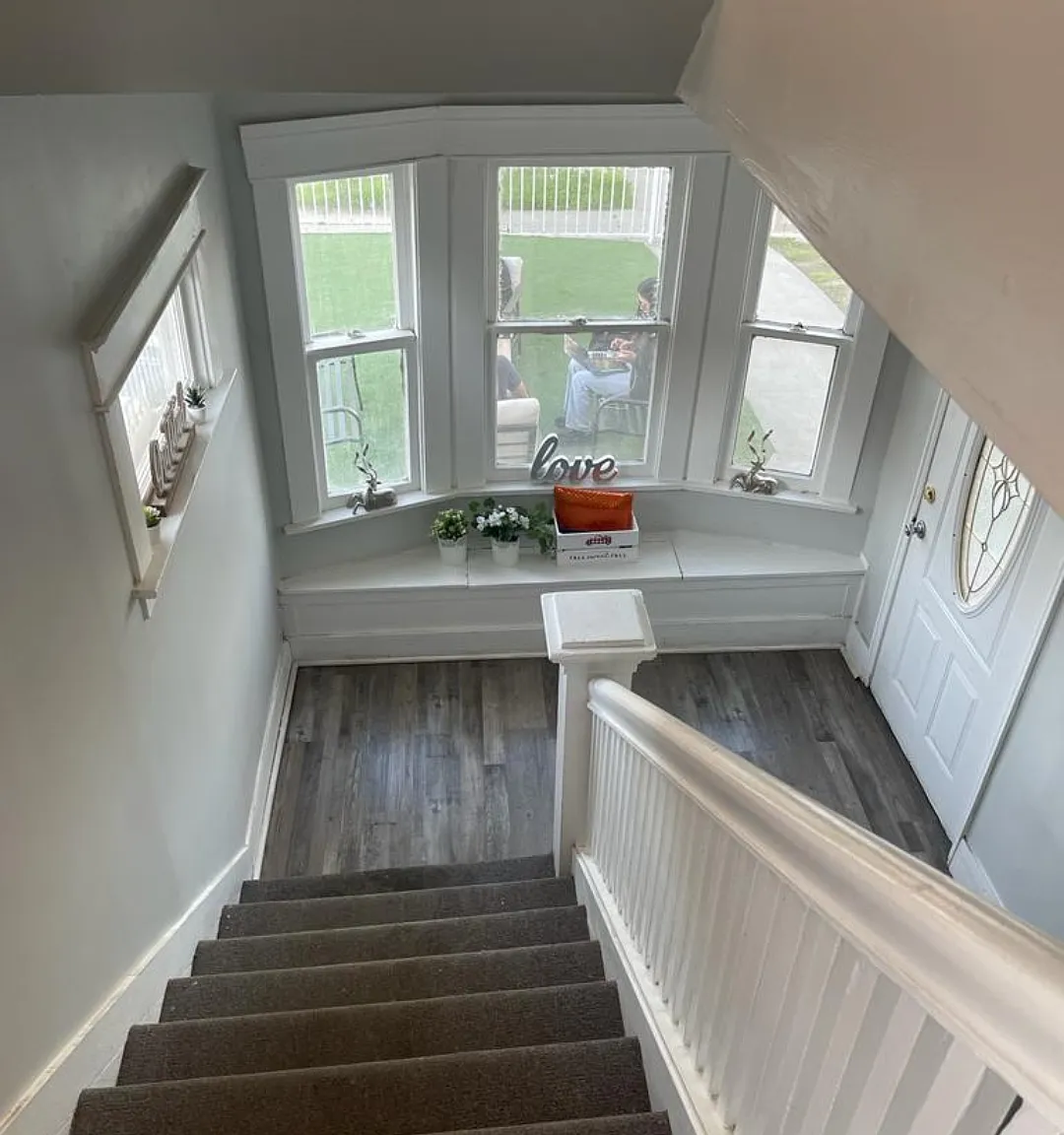 10 bed, 2200 sqft, $780 — Photo 2