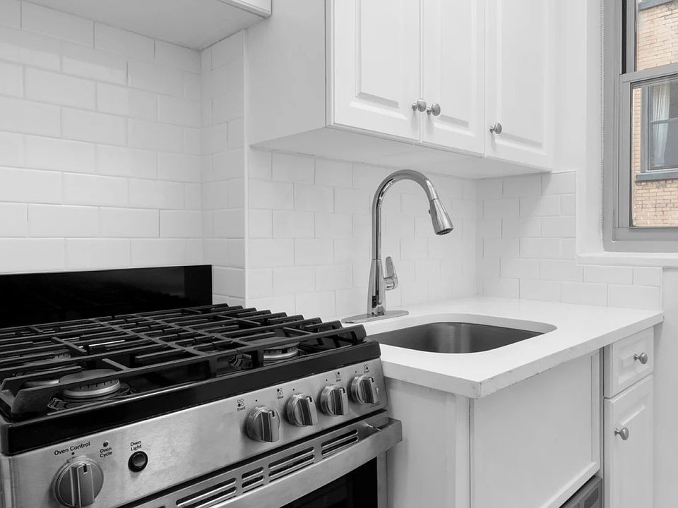 1st image of 300 E 57th St APT 6H