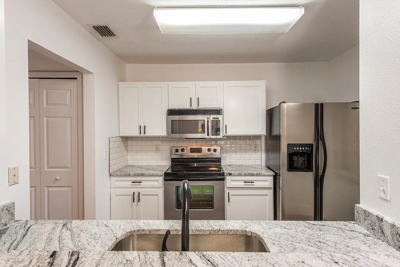 3 bed, 2.5 bath, 1364 sqft, $2,500 — Photo 2