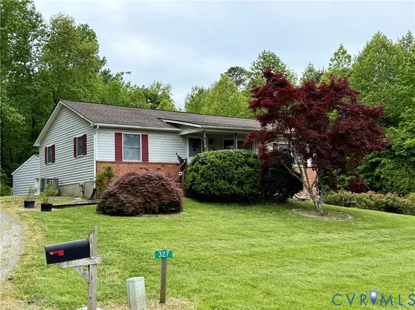 327 Gilbert St, Kilmarnock, VA 22482