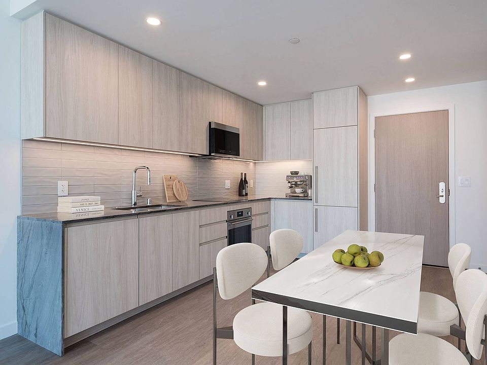 1st image of 1031 S Broadway #714