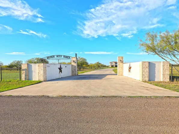 304 Tomcat Rd, Laredo, TX 78045