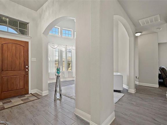 5th image of 816 Saddlebrook Dr
