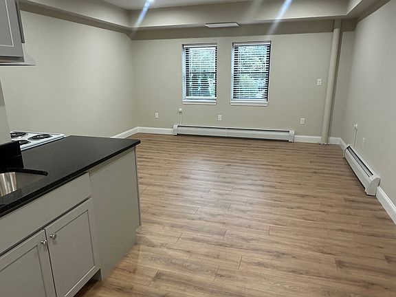 2nd image of 1050 Hancock St #18