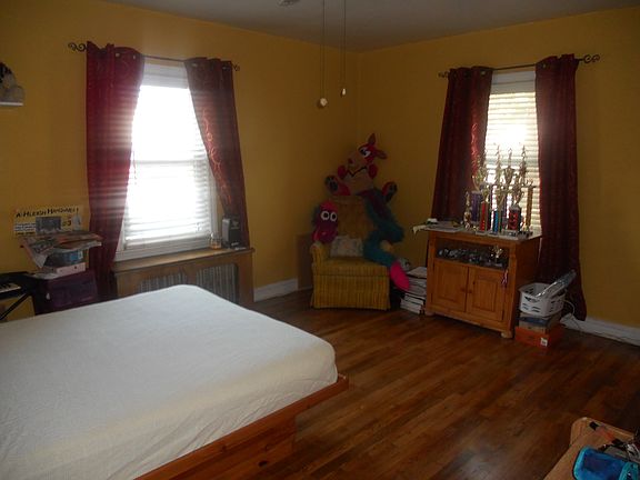 4th image of 705 Cottage St