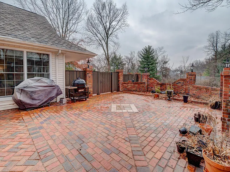 10490 Frontenac Woods Ln — Photo 53