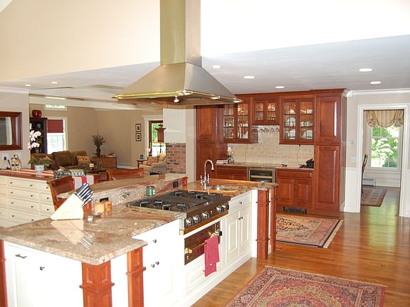 vaulted 14' kitchen ceiling