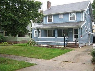 2nd image of 3832 Summit Park Ave