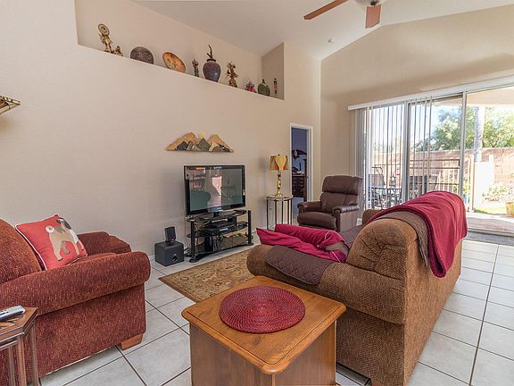 4th image of 413 E Heatherglenn Pl
