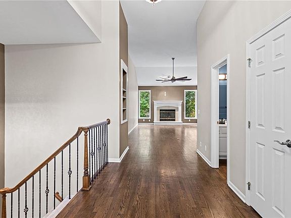3rd image of 11413 W 114th St