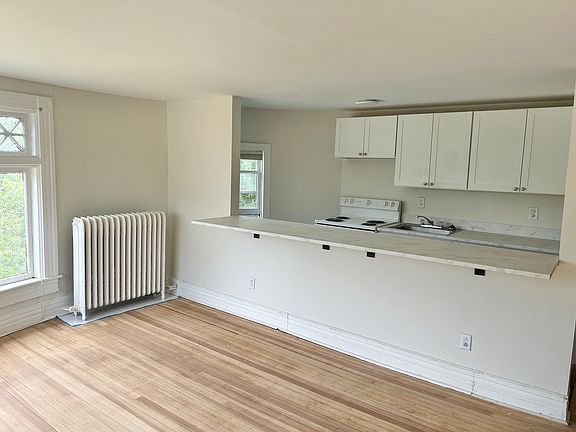 2nd image of 444 Glen St APT 4