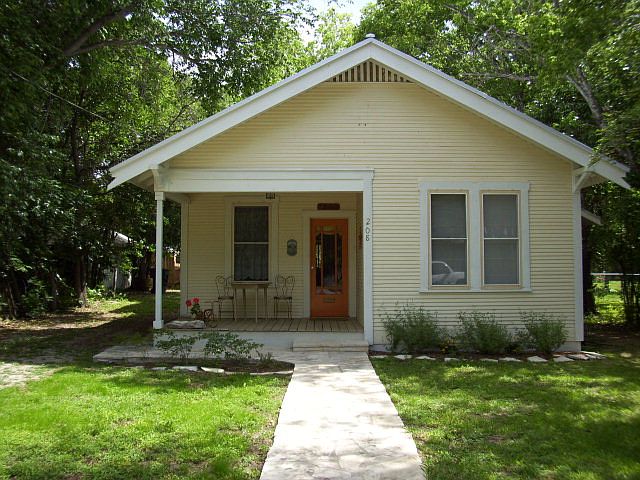 1st image of 208 W Morse St
