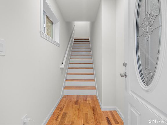 4th image of 131 Columbia St #2