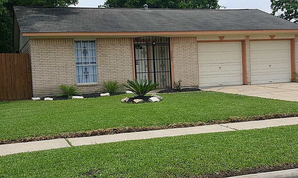1st image of 5203 Bungalow Ln