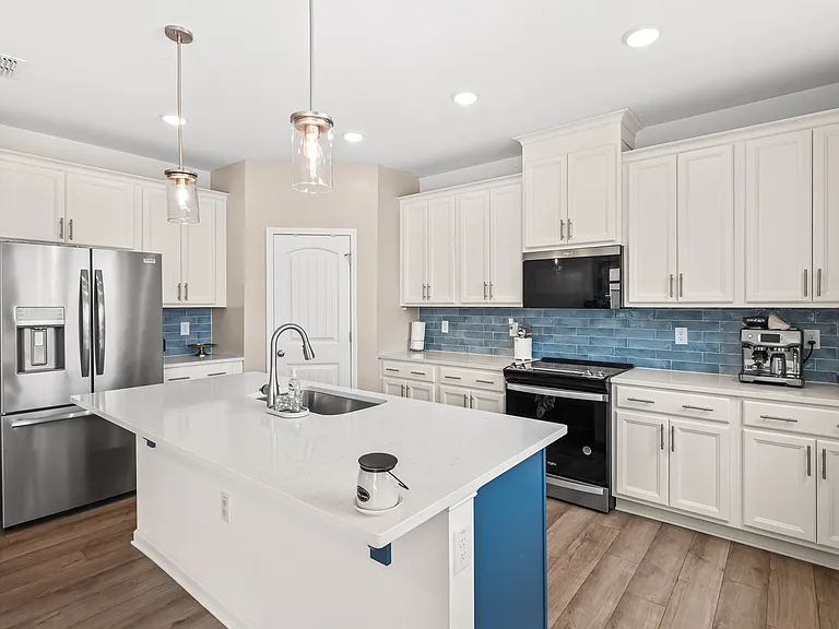 213 Providence Creek Dr — Photo 13