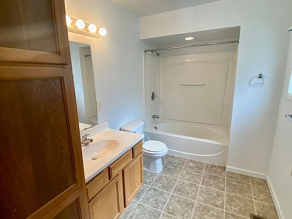 3rd image of 511 Emmet St APT 1