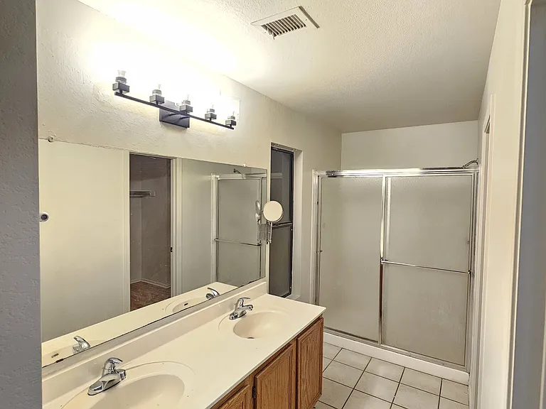 7819 W Myrtle Ave — Photo 13