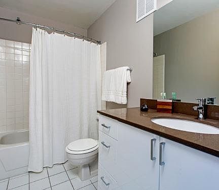 3rd image of 2534 N Lincoln Ave #416