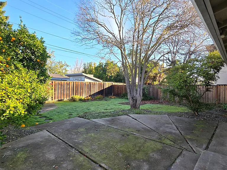 1235 Heatherstone Way — Photo 8
