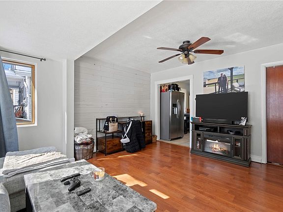 4th image of 917 Session St