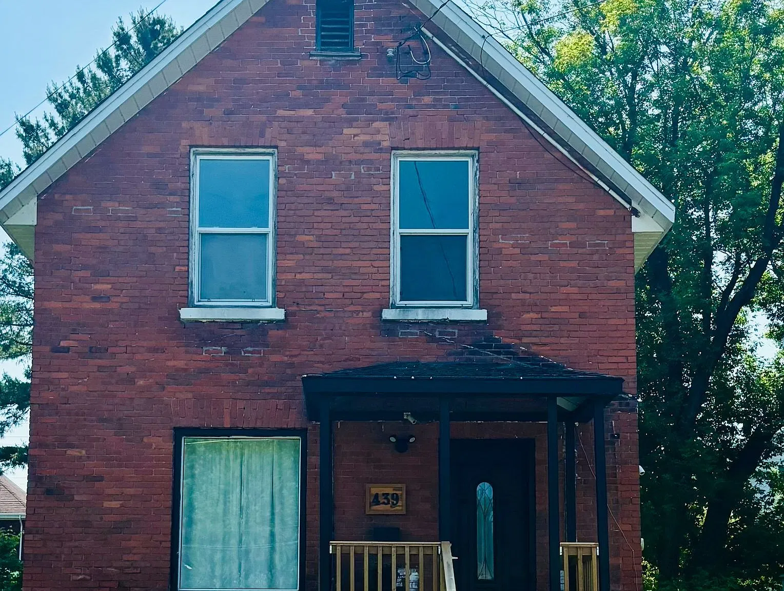 4 bed, $2,850 — Photo 1