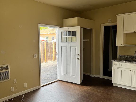 4th image of 1115 S Escondido Blvd Unit 1